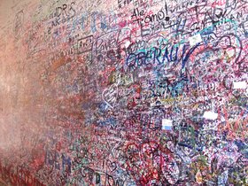 2008_Italia_Verone_Romeo-Juliet-Wall_2008.jpg