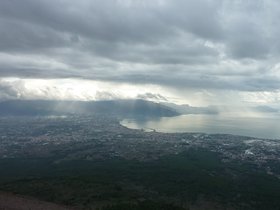 2010_Italia_Vesuvio_light-rays.jpg